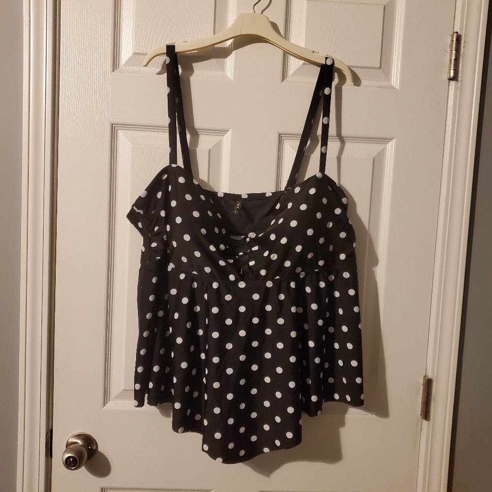 NWOT Torrid polkadot swim tankini top size 5
